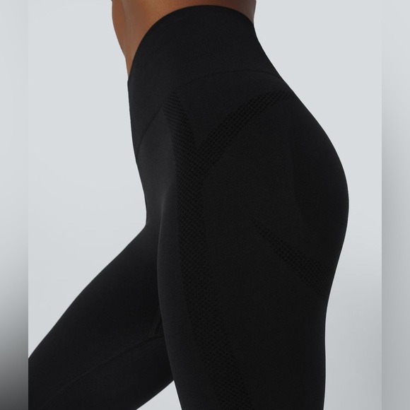 Brand New Halara Seamless Flow High Waisted Ruched 7/8 Yoga Leggings Size Large - Picture 3 of 7